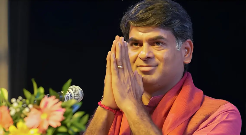 Saurabh Dwivedi Indian journalist and political analyst from The Lallantop in traditional and professional attire