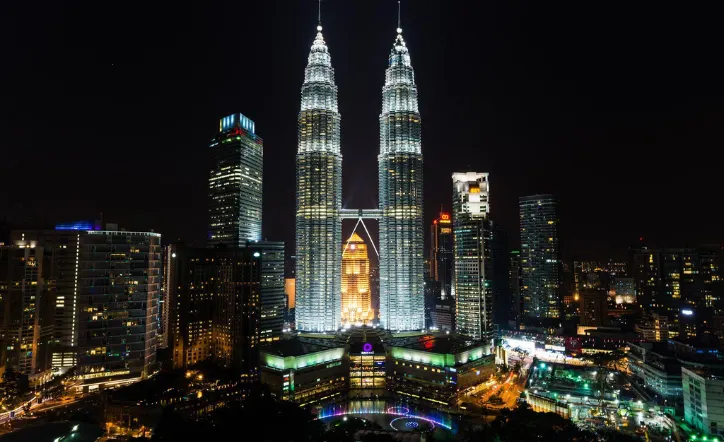 Malaysia (Petronas Towers at night)